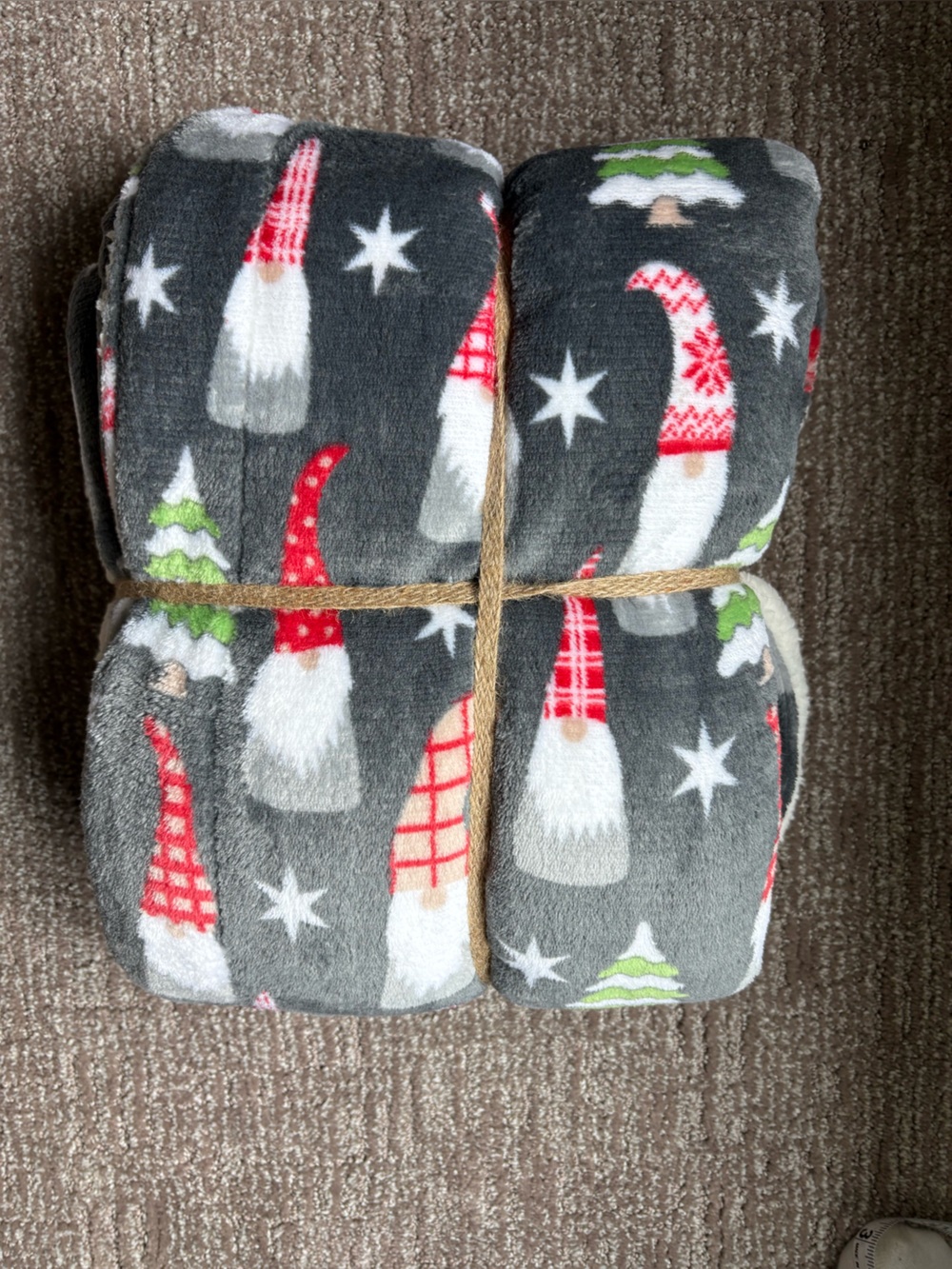 Gray Holiday Gnome PJ Pants & Sherpa Blanket 2-Piece Set Size XL - Picture 13 of 15